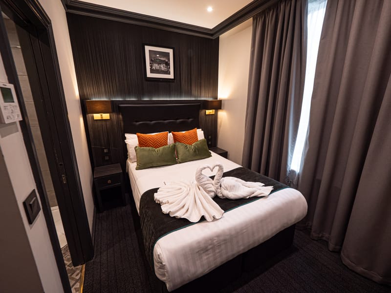 The Pack and Carriage London — Double Room