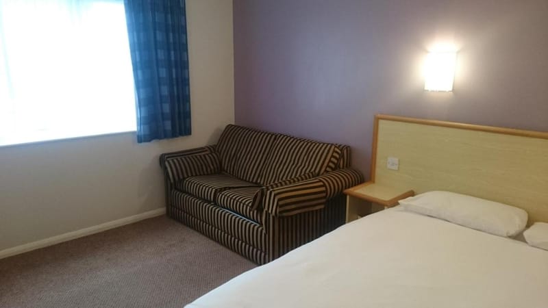 Bed and sofa bed in the King Room
