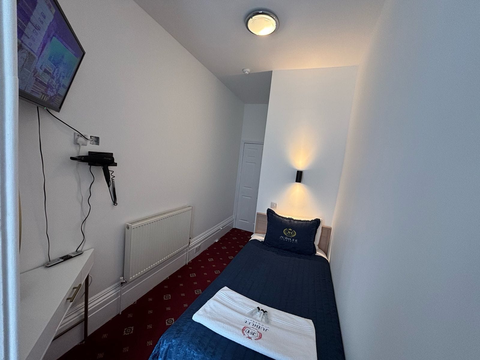 Single Room at Jubilee Hotel Victoria