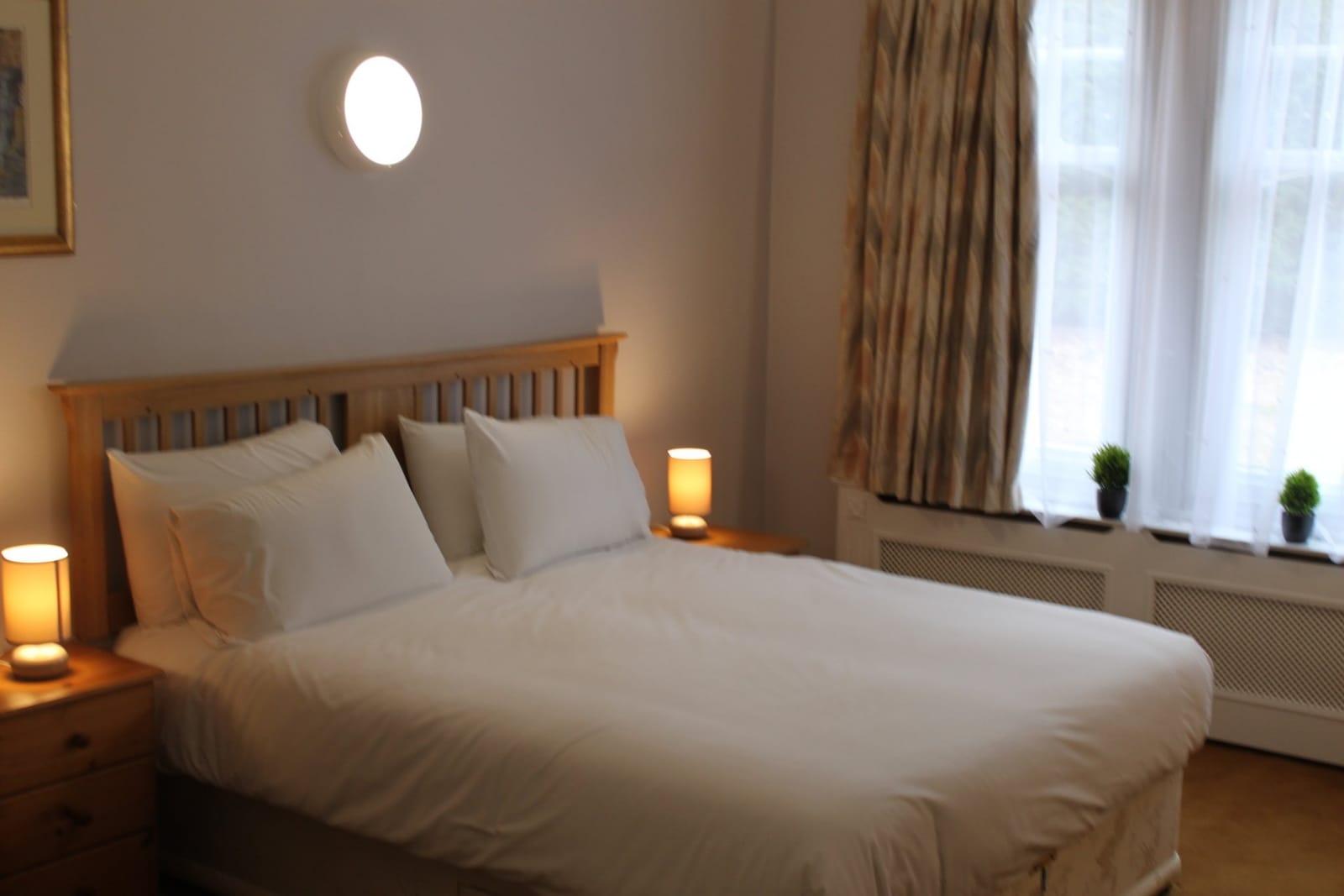 Deluxe double room with a large double bed