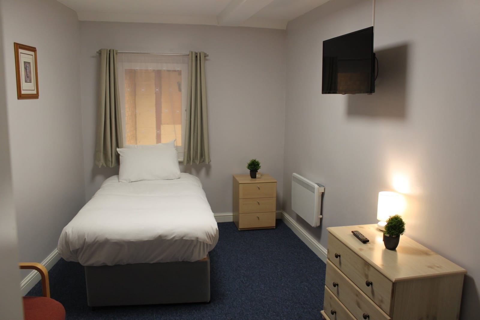 Single room with one single bed