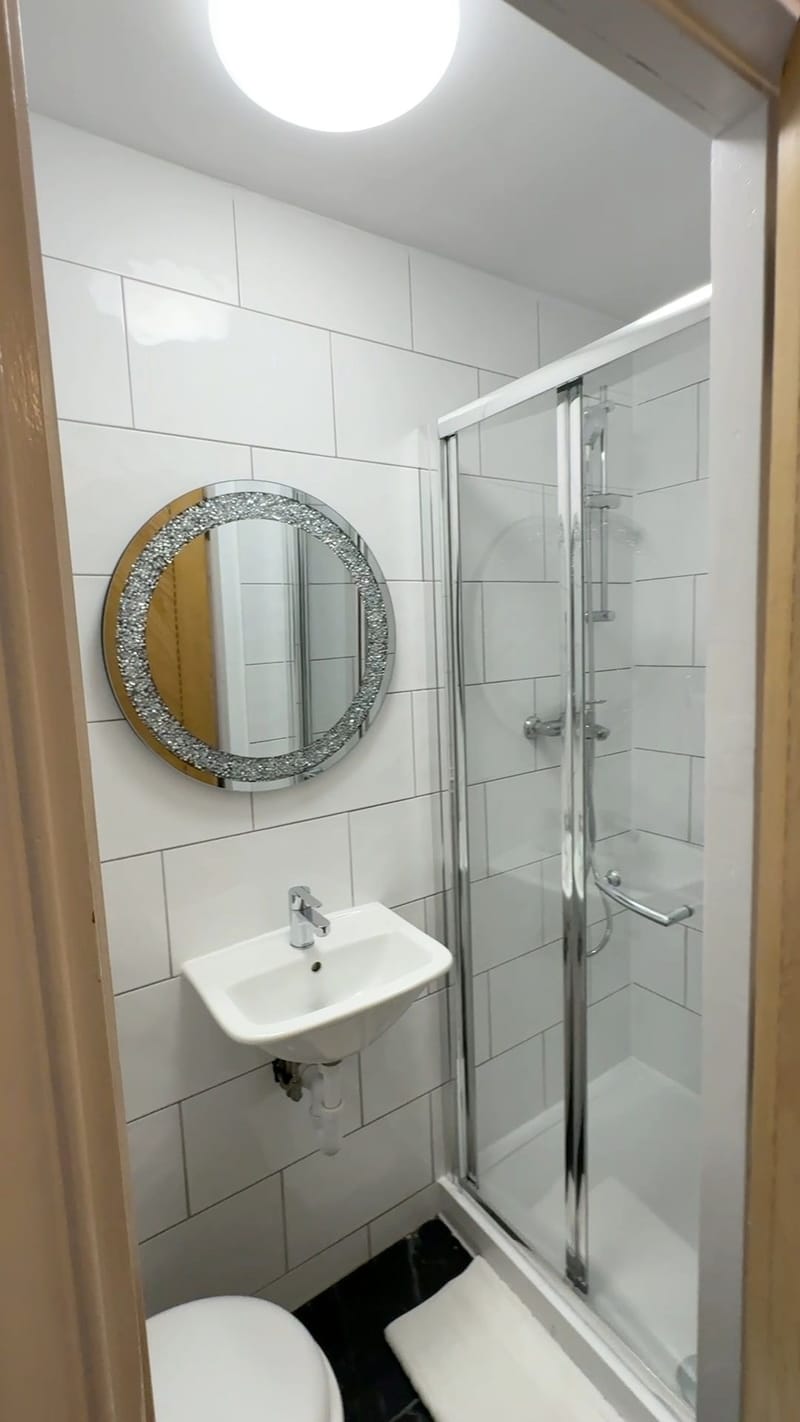 Single Room — the shower room