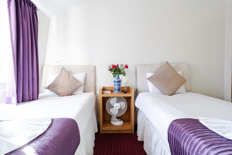 Twin Ensuite Room at Lancaster Court Hotel