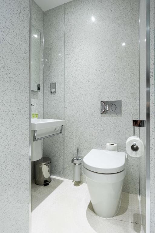 Quadruple Ensuite Room at Lancaster Court Hotel