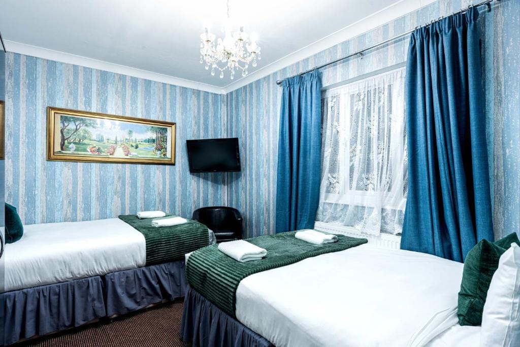 Quadruple Ensuite Room at Lancaster Court Hotel