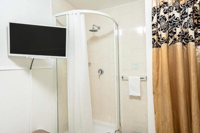 Triple Ensuite Room at Lancaster Court Hotel