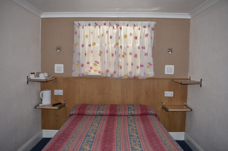 Double room with shared bathroom — window