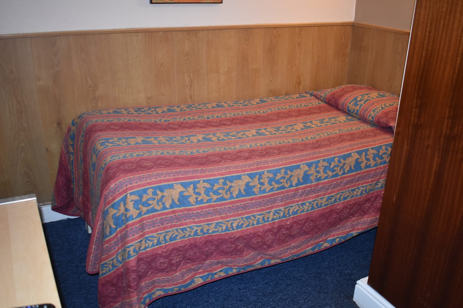 Single room with its own bathroom