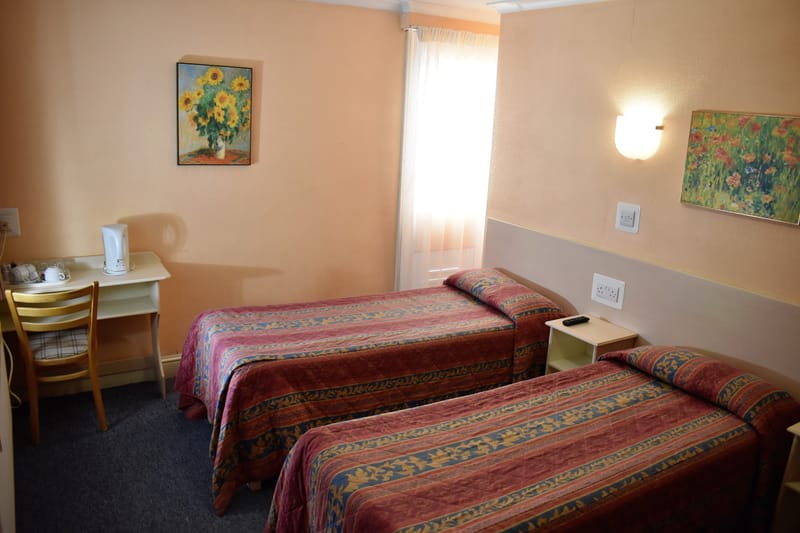 Triple room with shared bathroom — window and desk