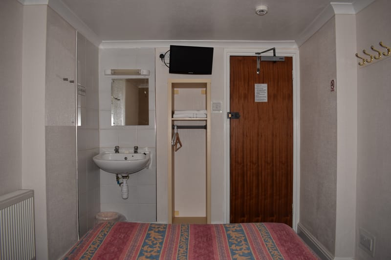 Double room with shared bathroom — washbasin and wardrobe