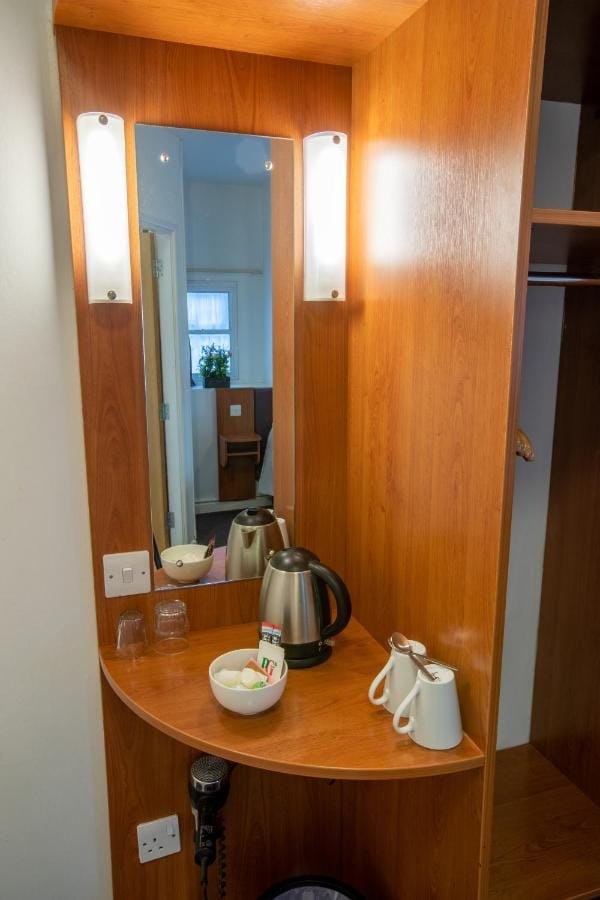 Vanity unit with tea and coffee