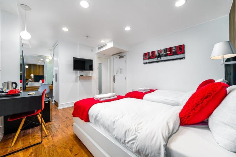 The extra-large double bed and desk in a Luxury Double Room