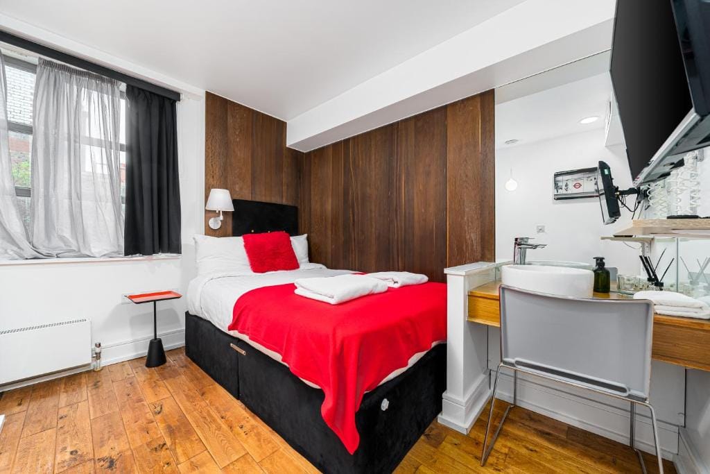 A Small Double Room, with a double bed and a vanity in the room