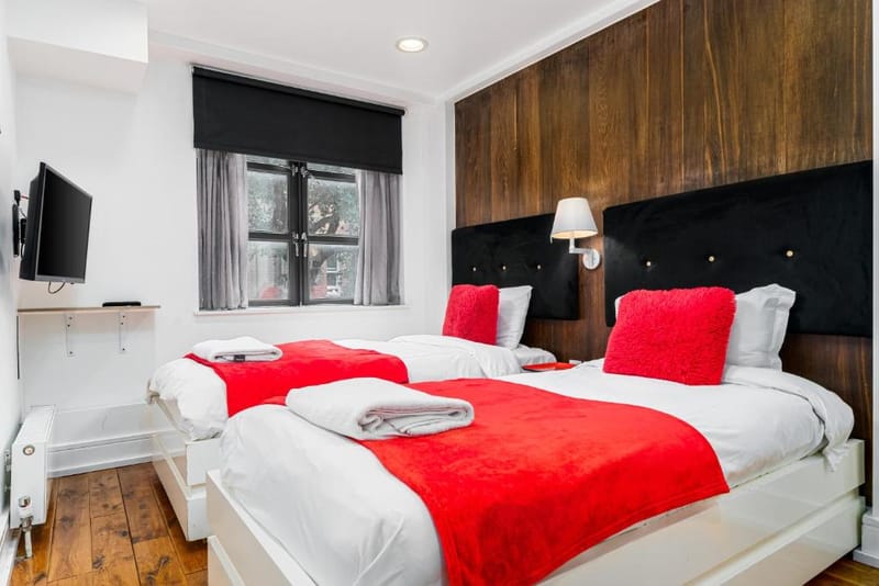 A Classic Triple Room, with a double bed beside a single