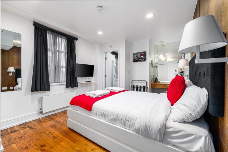 The double bed and desk in a Standard Double Room