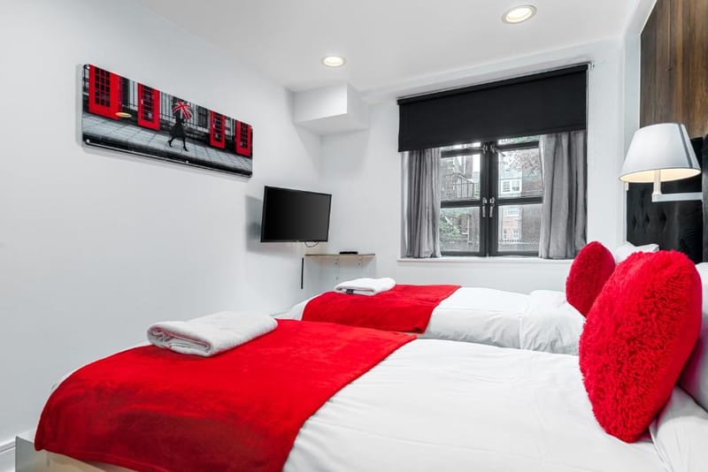 The double bed in a Superior Double Room, with city views