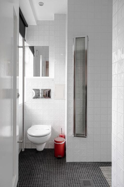 The tiled shower room serving a Superior Twin Room