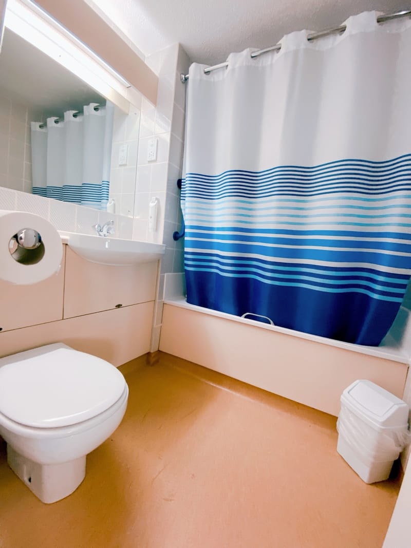 En-suite bathroom with shower over the bath