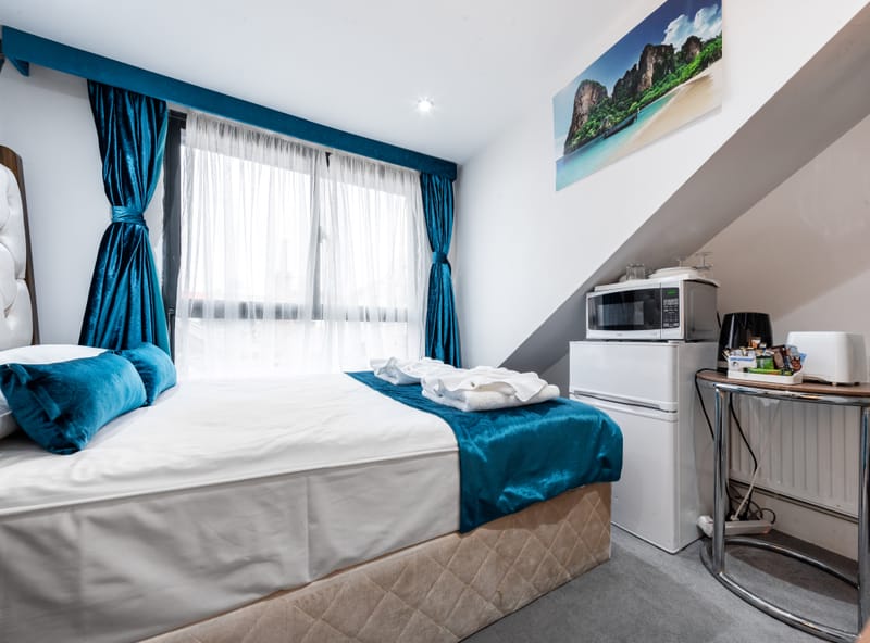 Double Room with a refrigerator, microwave and kettle